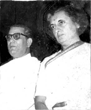 File:Dada ram panjwani with Indira Gandhi.jpg