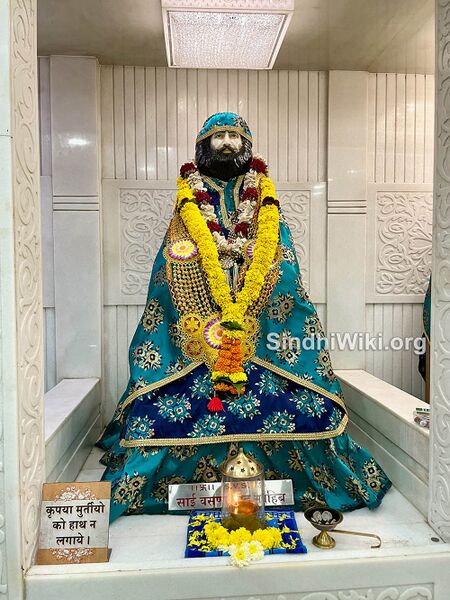 File:Sai-Vasan-Shah-Statue.jpg
