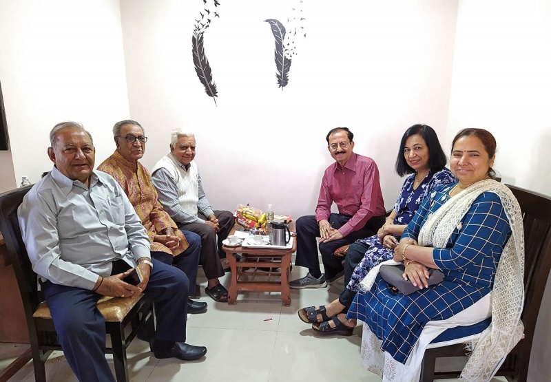 File:Meeting-Dada-Kanayo-Rupani.jpg