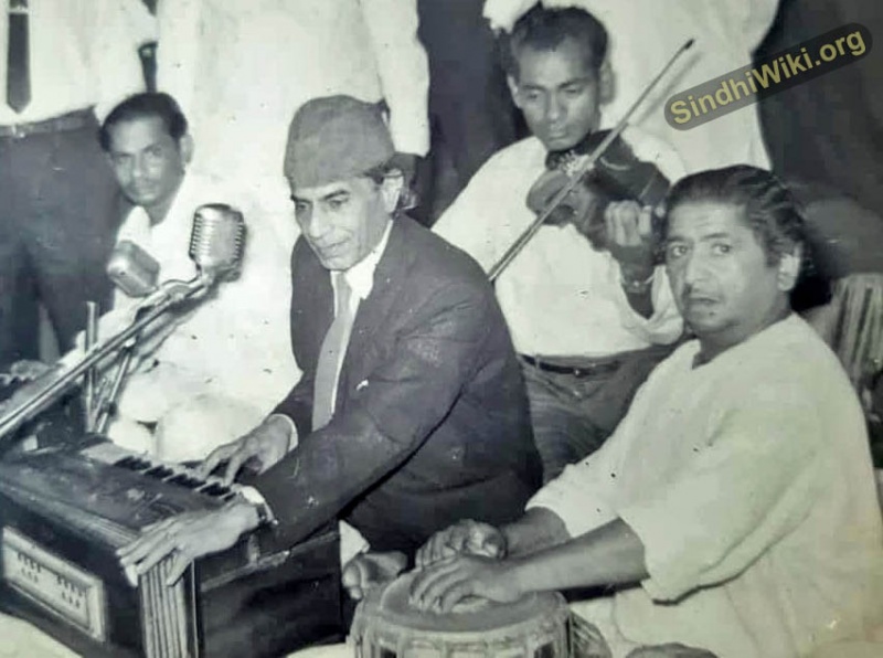 File:Kanayalal-lalwani-with-master-chander2.jpg