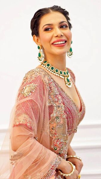 File:Palak-Purswani-profile.jpg